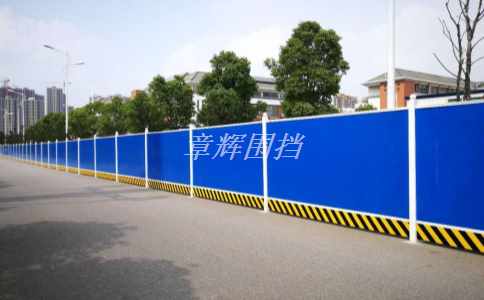 金屬圍擋周圍環(huán)境的臟污程度如何影響其清洗難度？(分析金屬圍擋的周圍環(huán)境與清洗難度的關(guān)系)