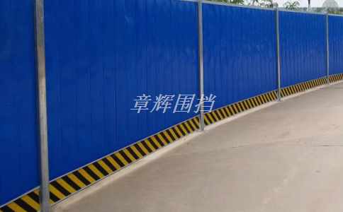 金屬圍擋周圍環(huán)境的臟污程度如何影響其清洗難度？(分析金屬圍擋的周圍環(huán)境與清洗難度的關(guān)系)